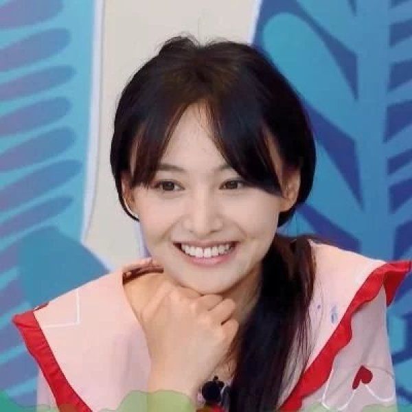  郑爽|郑爽在节目中喝酸奶，当她把瓶子拿开时，真喝假喝很明显