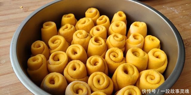 南瓜|南瓜不一样的吃法,香甜暄软,没有添加剂,比买的面包都受欢迎