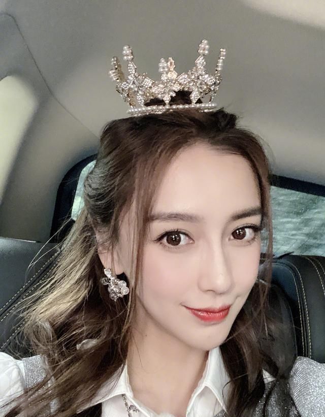 奔跑|《奔跑吧》排名第一,Angelababy偷蔡徐坤鞋垫,竟成节目最大亮点