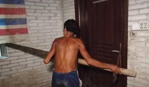 名工作人员|“男子疑锁妻多年生三孩”拍摄者：视频真实，夫妻均精神残疾