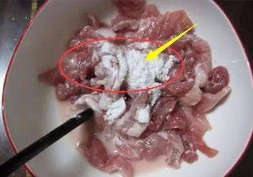  新鲜|炒肉时，什么时候放酱油？做菜10年都不懂，难怪肉质不新鲜