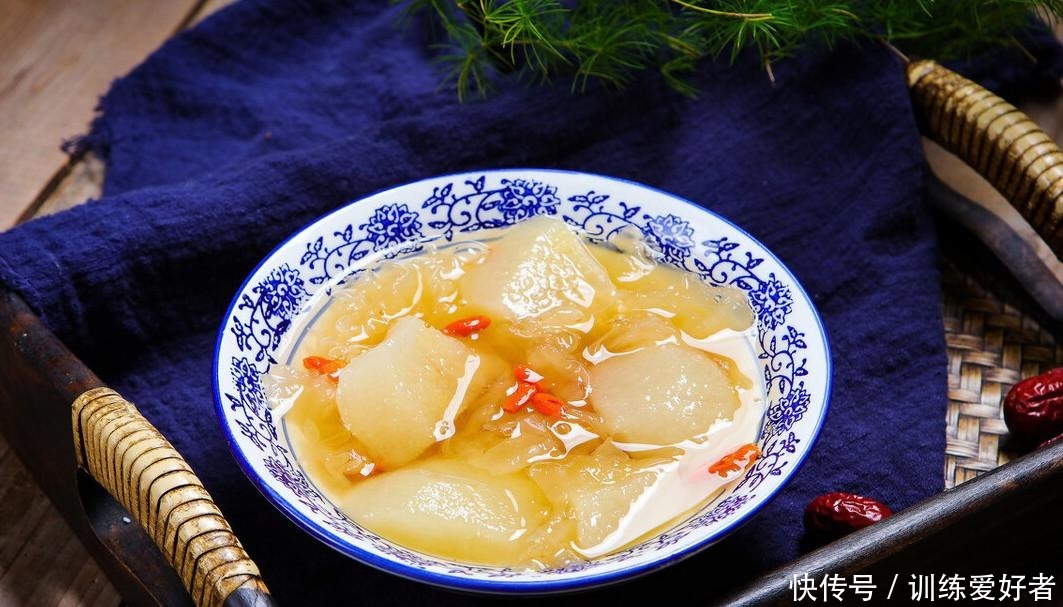 难怪|银耳先剪碎再泡发,还是先泡发再剪碎很多人弄反了,难怪不出胶