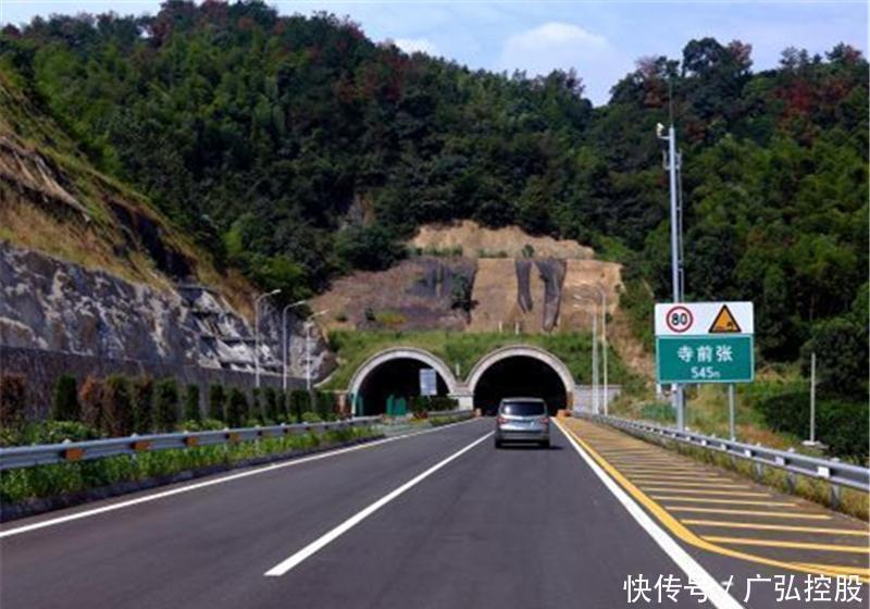 工作人员|私家车在隧道礼让救护车，不料被罚1200，罚款理由让车主无法接受！