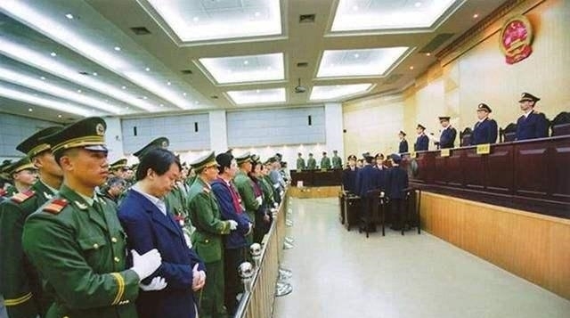 张子强|40岁餐馆老板，帮张子强送6天外卖，分得1500万，被判十年说8个字