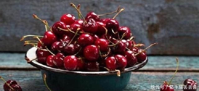  凉拌|皮蛋别再去凉拌了,教你个新鲜吃法,皮蛋更香更入味,吃了还想吃