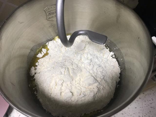 面包|教你做玉米油老面包,发酵时冷藏3个小时,更松软香甜