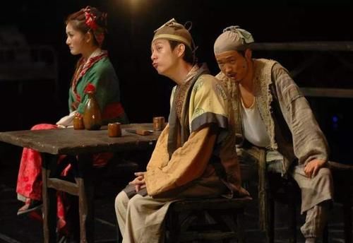 真实|聚齐谷智鑫、凯丽、何炅、万茜等大腕的剧，却没有一个明星光环