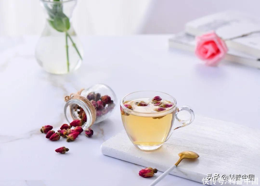 每天早上一杯蜂蜜水有什么好处(每天一杯蜂蜜水，身体会有什么变化？能养颜、通便？千万别乱喝！)