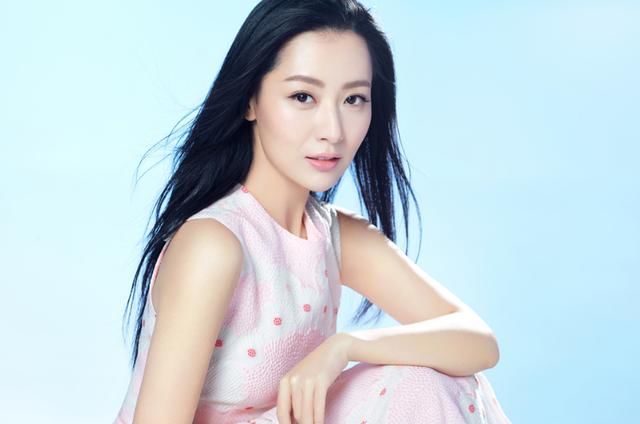  白冰|郑希怡白冰因男人气氛尴尬？都是乘风破浪的人，就还不至于吧