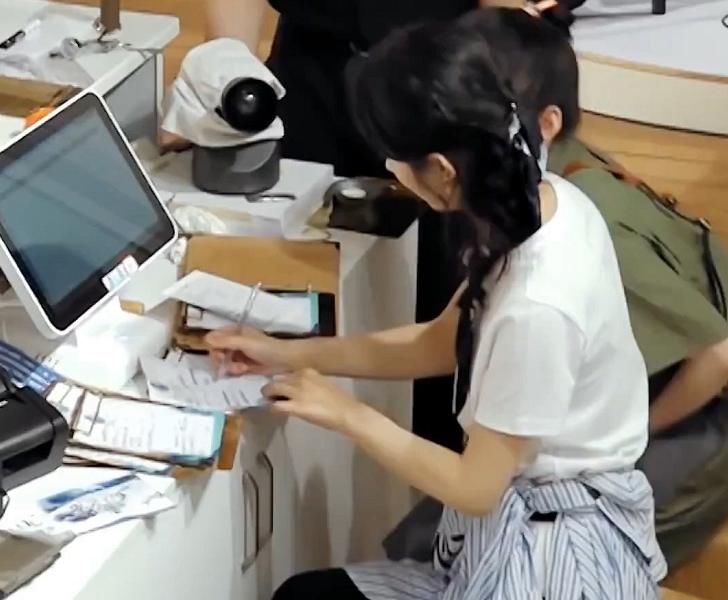  菜单|都说赵丽颖学历低？当注意她抄写的菜单后，才知道什么叫隐藏学霸