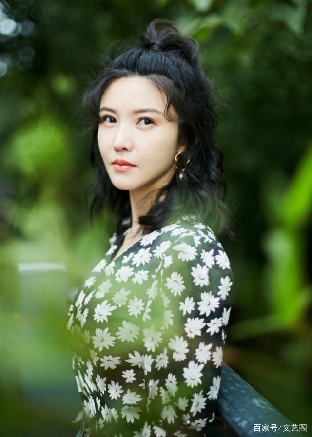  防护服|杨子姗重度洁癖，外人进屋需消毒或穿防护服，没穿鞋套把她气哭