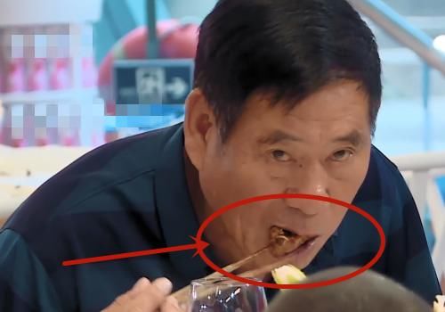  排骨|《中餐厅》的滤镜有多重？看到黄晓明端上桌的排骨，没有胃口