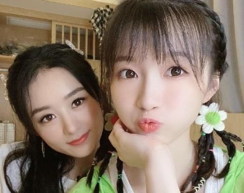  嘉宾|《中餐厅》女嘉宾合照曝光，李浩菲卖萌，赵丽颖慈母笑，谁注意杨超越