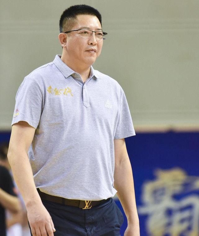  中国男篮|没有姚明那种顶级中锋，却创造历史最好成绩，94男篮如何做到的？