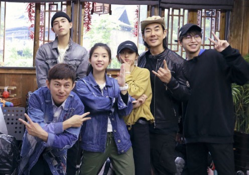 明星|同样是《向往》嘉宾,为何张子枫对谭松韵和何蓝逗是两张脸