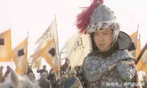 要跟关羽|庞德为何死战关羽？临死大骂刘备是庸才？他其实是在替2个人出气