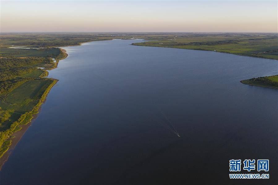 渔民捕鱼归来|夕阳下的大力加湖