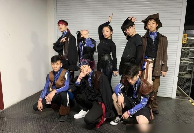  钟汉良|《这就是街舞3》钟汉良哭着淘汰队员，泪流不止的小哇令人心疼！