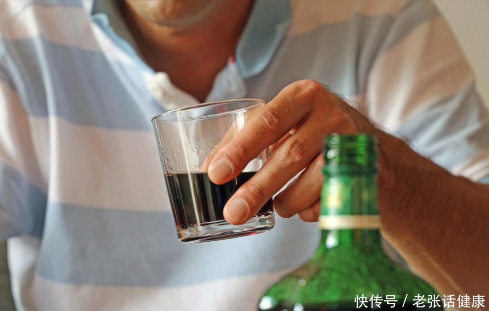 高血脂血管堵塞的后果包括哪些(为何夏季是高血脂的高发期？提醒：避免血管堵塞，要做好4件事)