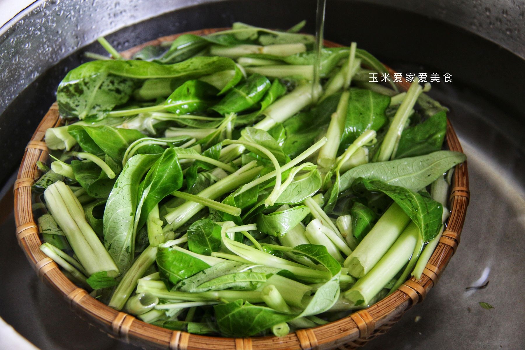  试试|入秋后，炒空心菜试试放点酸笋，味道更美，我家一周要吃三四次