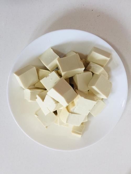  豆腐|西红柿炖豆腐，美味特下饭，汤汁泡米饭，熊孩子能吃两大碗！