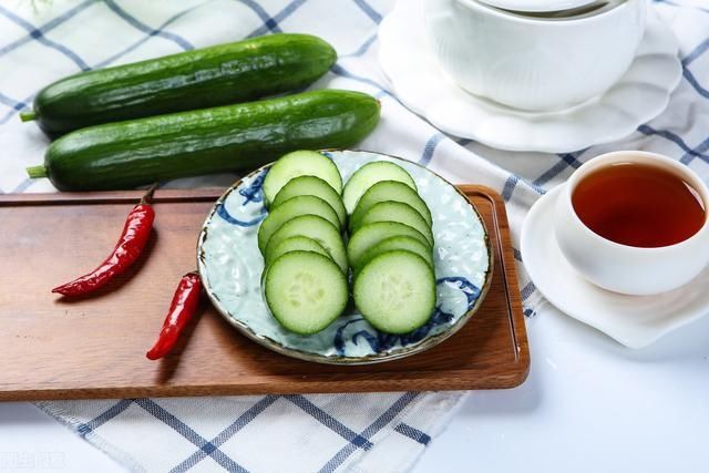  挑选技巧|买黄瓜时，买弯的好还是直的好？老菜农说漏了嘴，以后别再乱买了