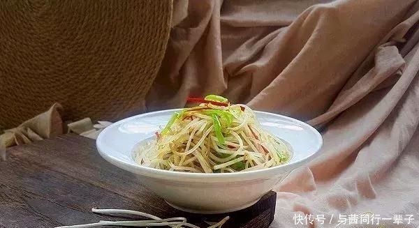 丸子|酱油蒸丸子,海带炖排骨,丝瓜虾仁,凉拌绿豆芽的做法