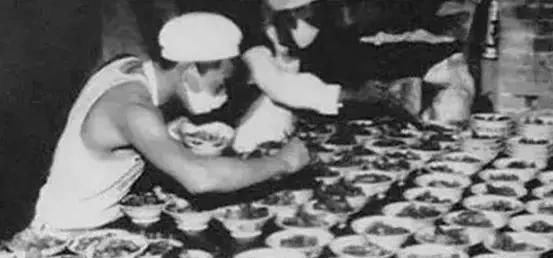  大锅饭|“大锅饭”的时期：“吃饭不花钱，努力搞生产”