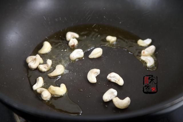  芹菜|秋天，这海鲜超肥美，45元一斤，炒芹菜太好吃了