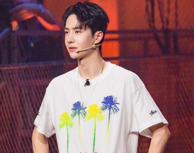  翻车|王一博秀魔术连续翻车，但布布过于捧场，黑人问号脸绝了