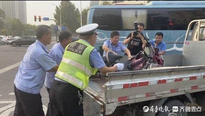 摩托车|明天，严查！最后几小时里，登记人数增多市民赶乘挂牌“末班车”
