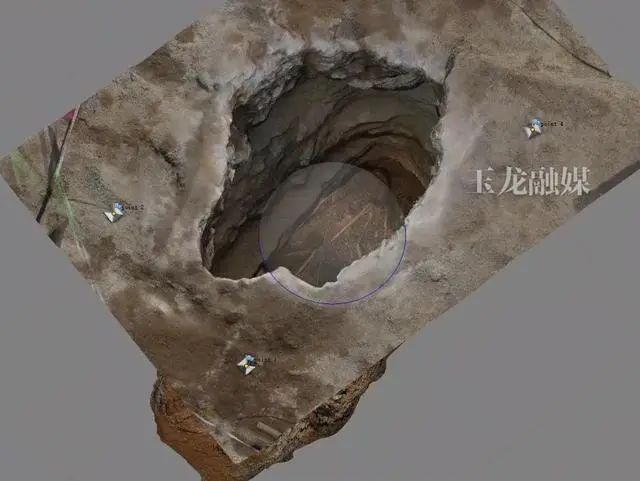  重建|一中学重建足球场，发现3000㎡古墓，单坑19颗头骨