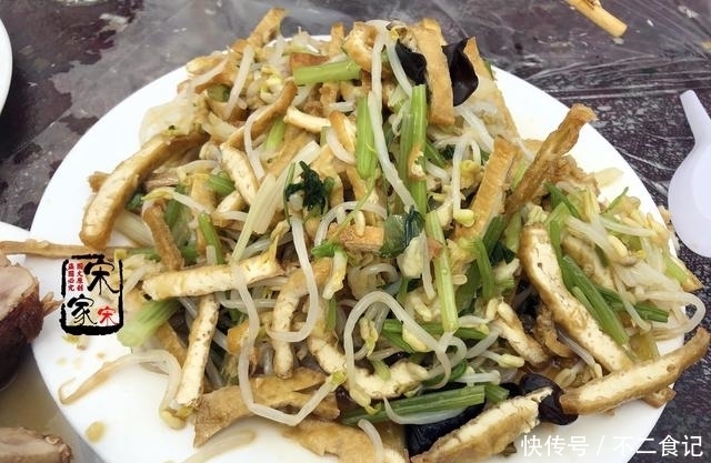 农村|农村330元一桌的宴席，鸡鸭鱼肉都有，利润在哪？