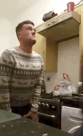 照片|15张隔着屏都感觉疼的照片，斗牛那个人，你以为隔着栅栏就安全么