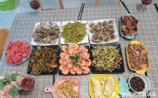 讲究|各地网友晒中秋晚饭,有的丰盛有的讲究,看到最后一个心酸了