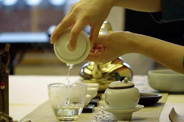 冲泡|玻璃茶具泡茶，学会5个小细节，品尝美味简单又方便