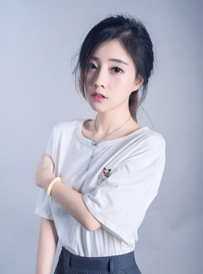 走下坡路|华语乐坛在走下坡路,抄袭和口水歌成主流,华晨宇和邓紫棋成希望