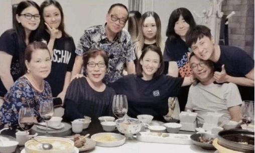 连续|真朋友！陈乔恩连续4年发粉色天空纪念乔任梁，其母盛情招待