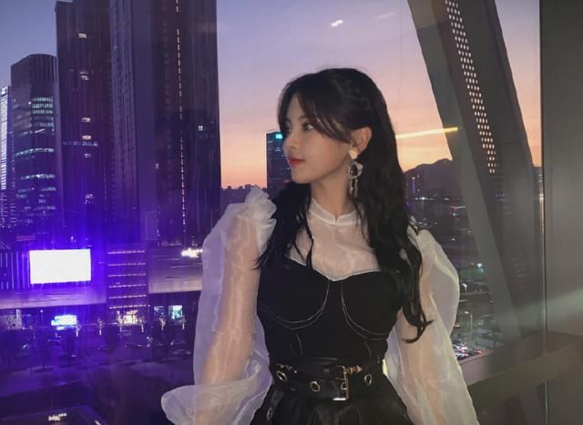  推掉|《中餐厅》被虞书欣方推掉后，将迎来人气“小花”，还成常驻嘉宾