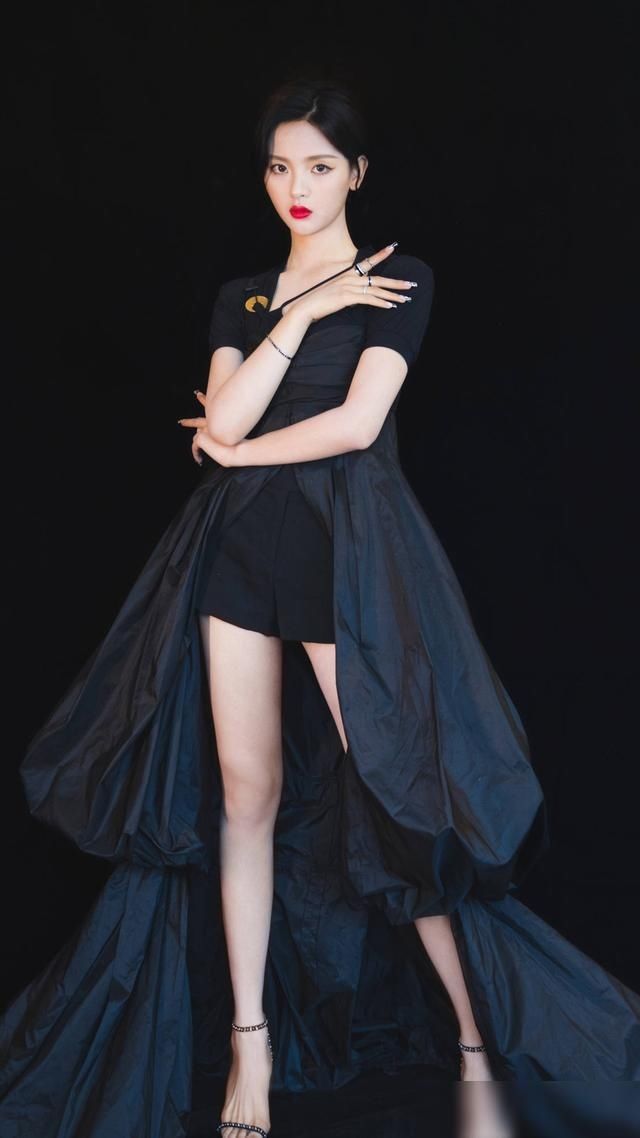  影视作品|演员杨超越，青春美少女，期待她更多的影视作品，来看美照