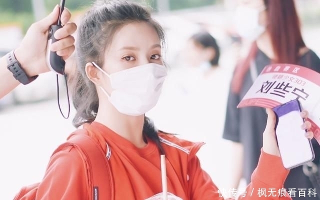  同台|“硬糖少女”刚出道，新综艺就安排上了我却在关注同台的嘉宾