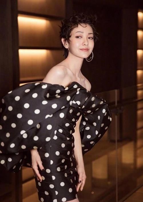 夏日|波点连衣裙来袭,get浓浓的复古风情,拯救你的夏日时尚