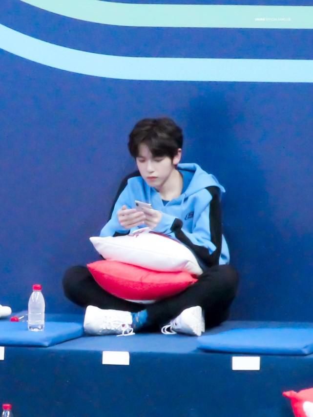  即将|UNINE查无此团，合体舞台动作不齐，即将解散还不上心？