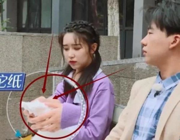  不经意|阚清子当着郭麒麟翻私人包包，不经意拿出一物后，大林子突然耳根微红