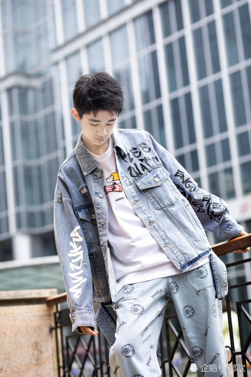  帅气|朱朝阳扮演者喜欢王一博，追问为什么喜欢王一博，网友：意料之中