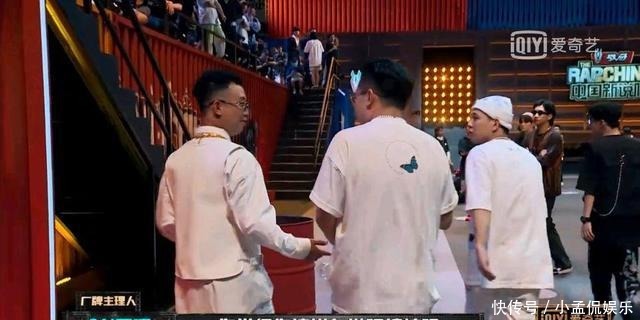 链子|为了拿到链子不惜下跪,这样卑微的说唱,难怪获得全场的嘘声!