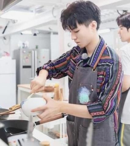  想不到|《中餐厅》王俊凯片酬曝光！数额让人想不到，知情人：他自己要求的！