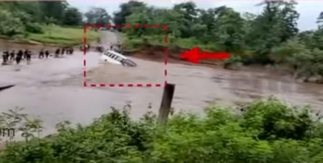 大巴|刚执行完行动,印军坐大巴翻进河中