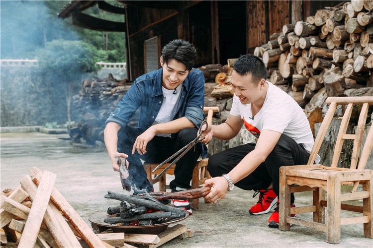  李子峰|“鲜厨”寻访名师学厨，这次他们相中的是最具湖湘特色的“神秘食材”……