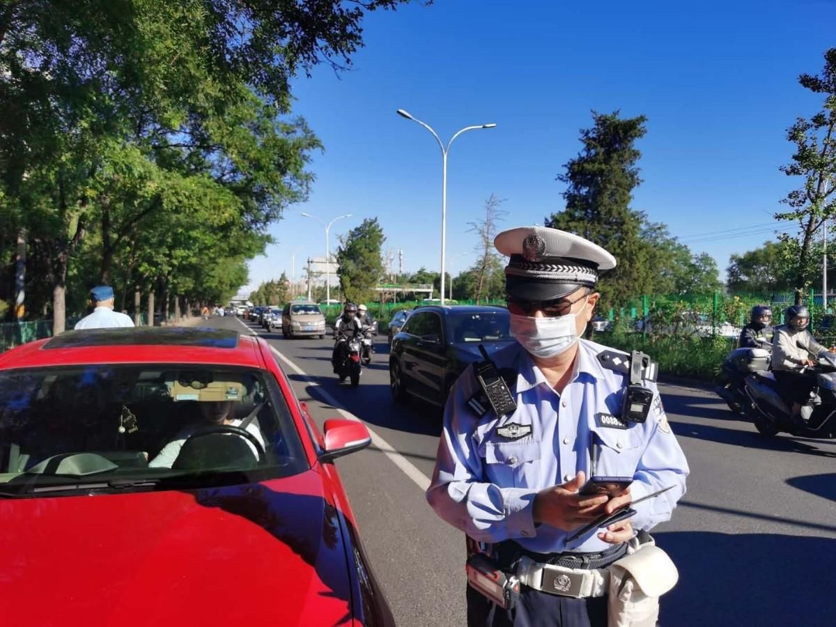 电动车|全罚了！电动车在交警眼皮底下驶入机动车道